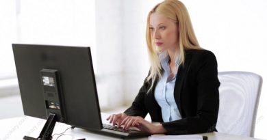 girl-with-computer