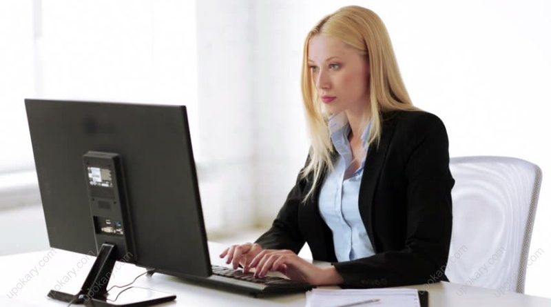 girl-with-computer